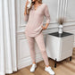 Set de camiseta y pantalones casuales de dos piezas con escote en V